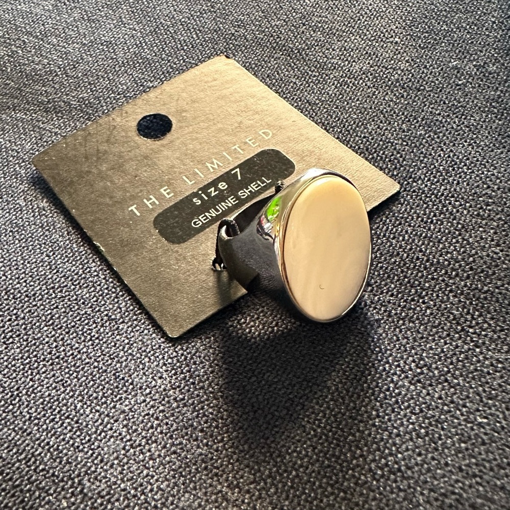 The Limited Silver Ring with Genuine Shell Size 7